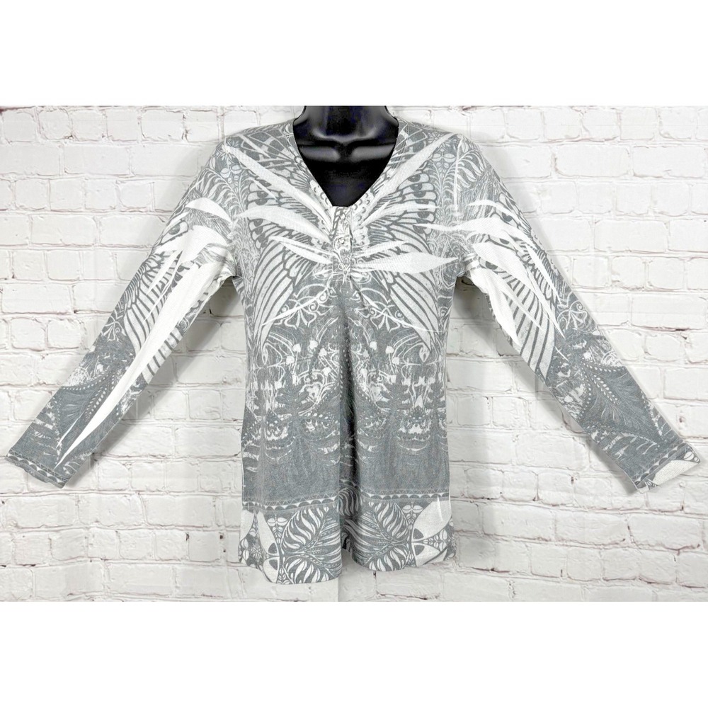 Vintage Suzie Gothic Print Shirt‎ Women's Small White & Gray Long Sleeve Snap-Up